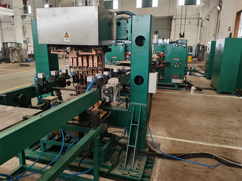 變壓器片式散熱器生產(chǎn)線 變壓器片式散熱器生產(chǎn)線